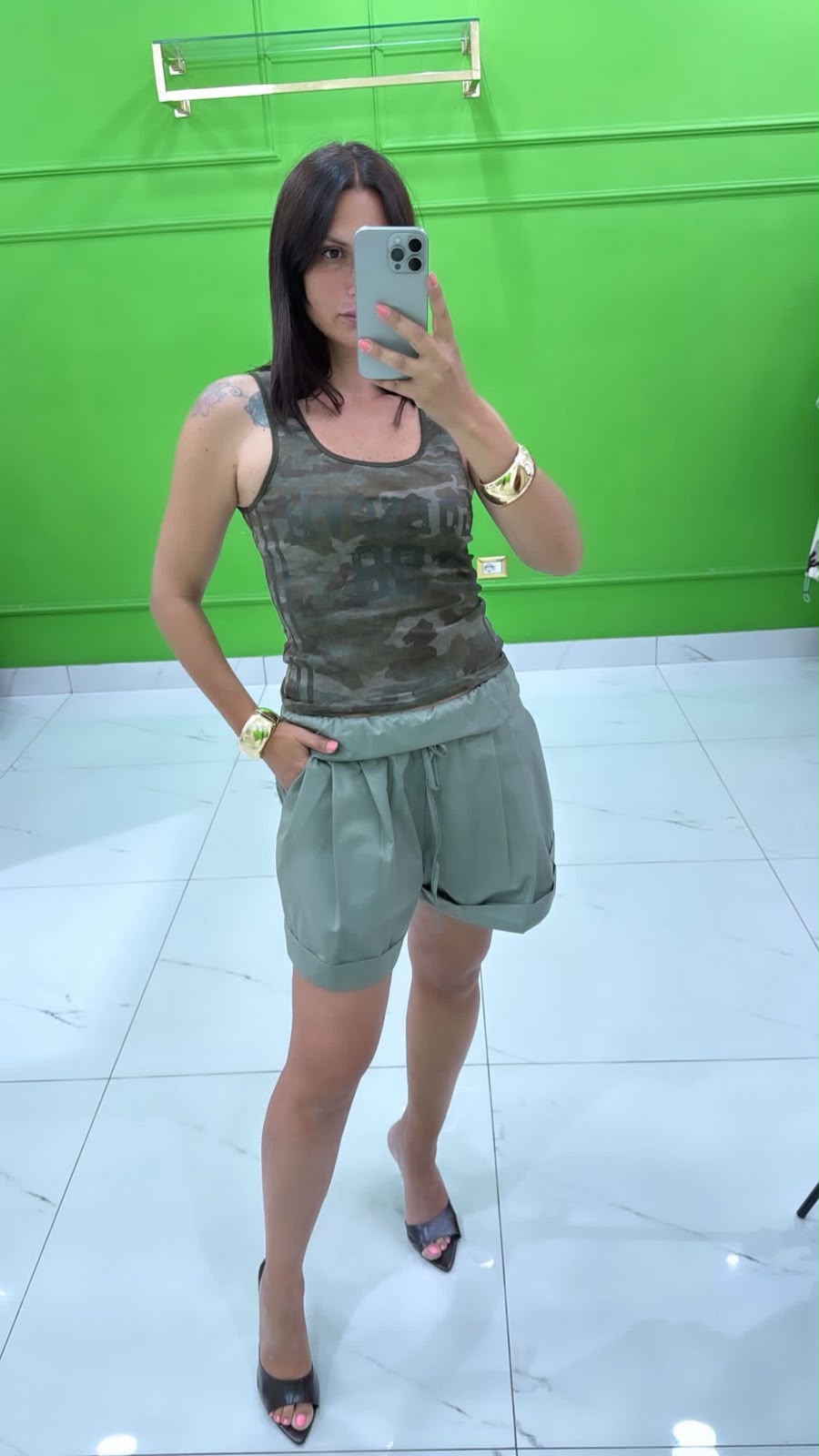 Short Delia verde